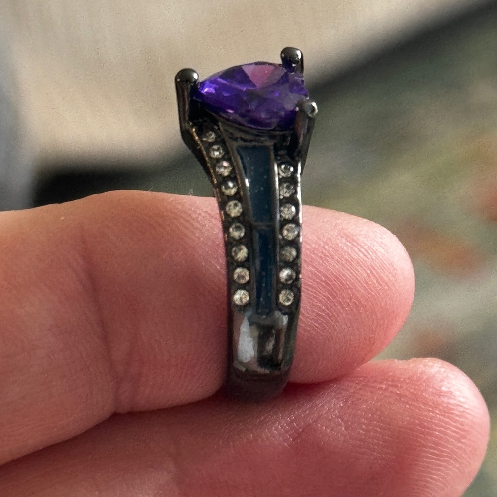 Beautiful black ring